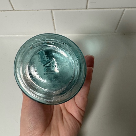 Vintage Ball Perfect Mason Jar with Lid - Picture 4 of 6